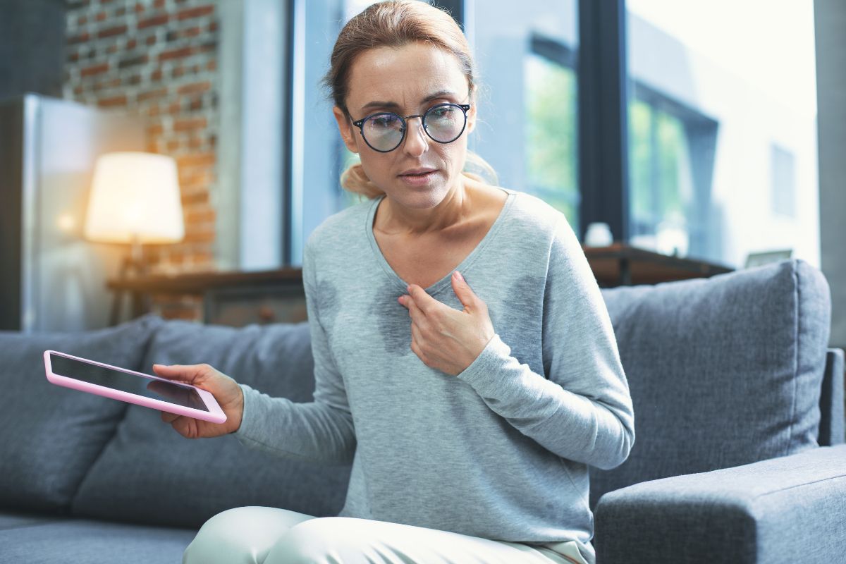 What Causes Menopause Body Odor and How to Smell Better